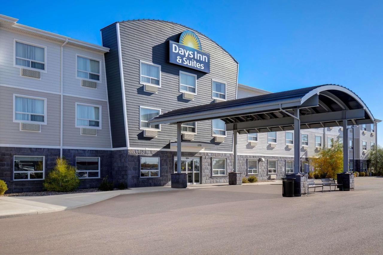 Days Inn & Suites By Wyndham Warman Exterior photo